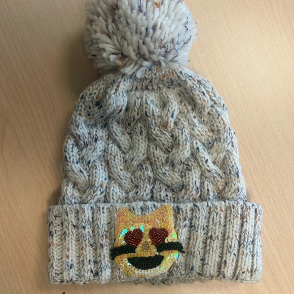 Bow and Drape touque very cute sequin cat design on front- free with 100$ bundle - Picture 6 of 6